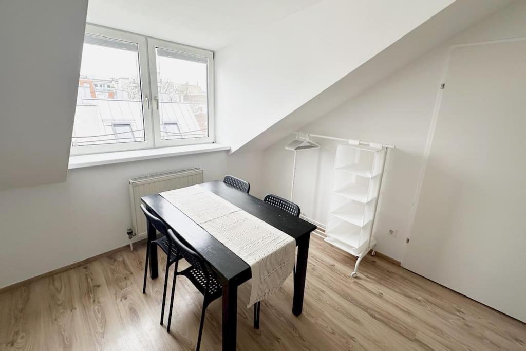 Apartament Cozy & New With Balcony View Wiedeń