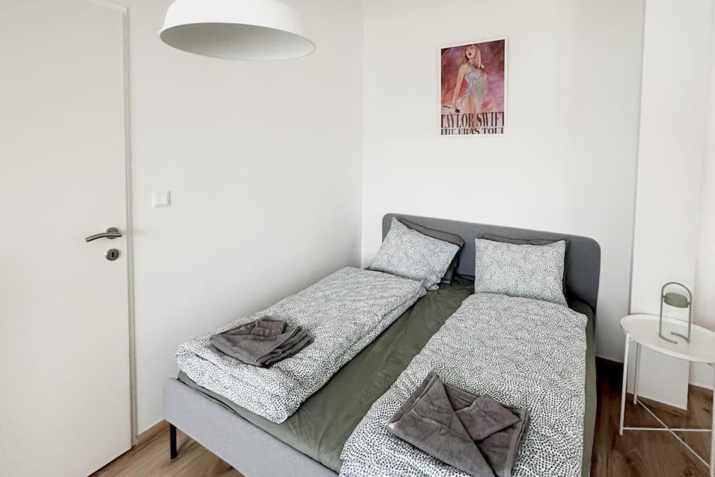 Cozy & New With Balcony View Apartament *