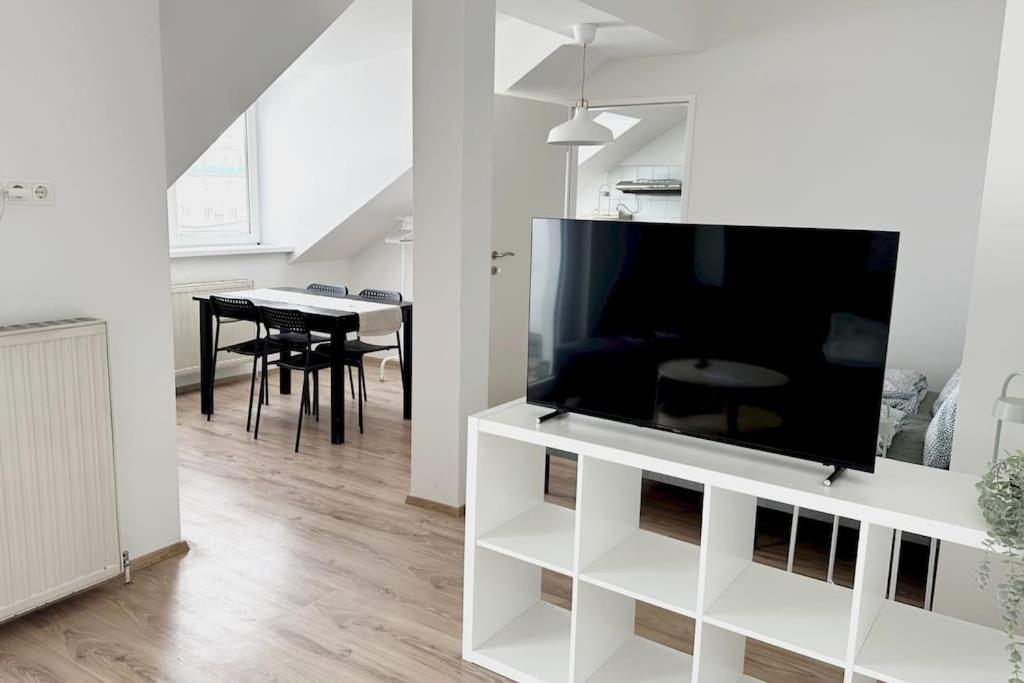 Cozy & New With Balcony View Apartament Wiedeń