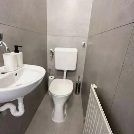 Apartament Cozy & New With Balcony View Wiedeń Zewnętrze zdjęcie