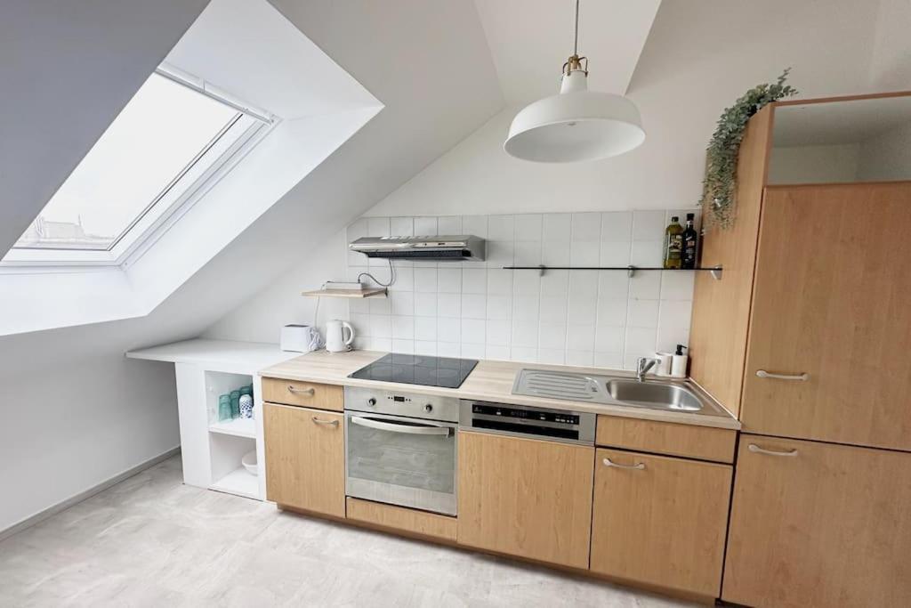 Cozy & New With Balcony View Apartment Wien